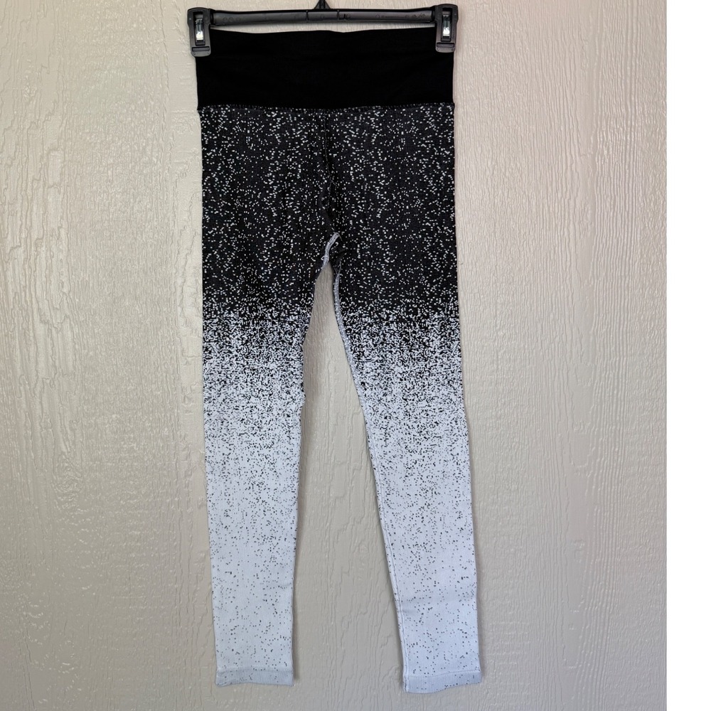 Athleta Womens Ombre Pixelated Dot Seamless Leggings Black White Medium EUC